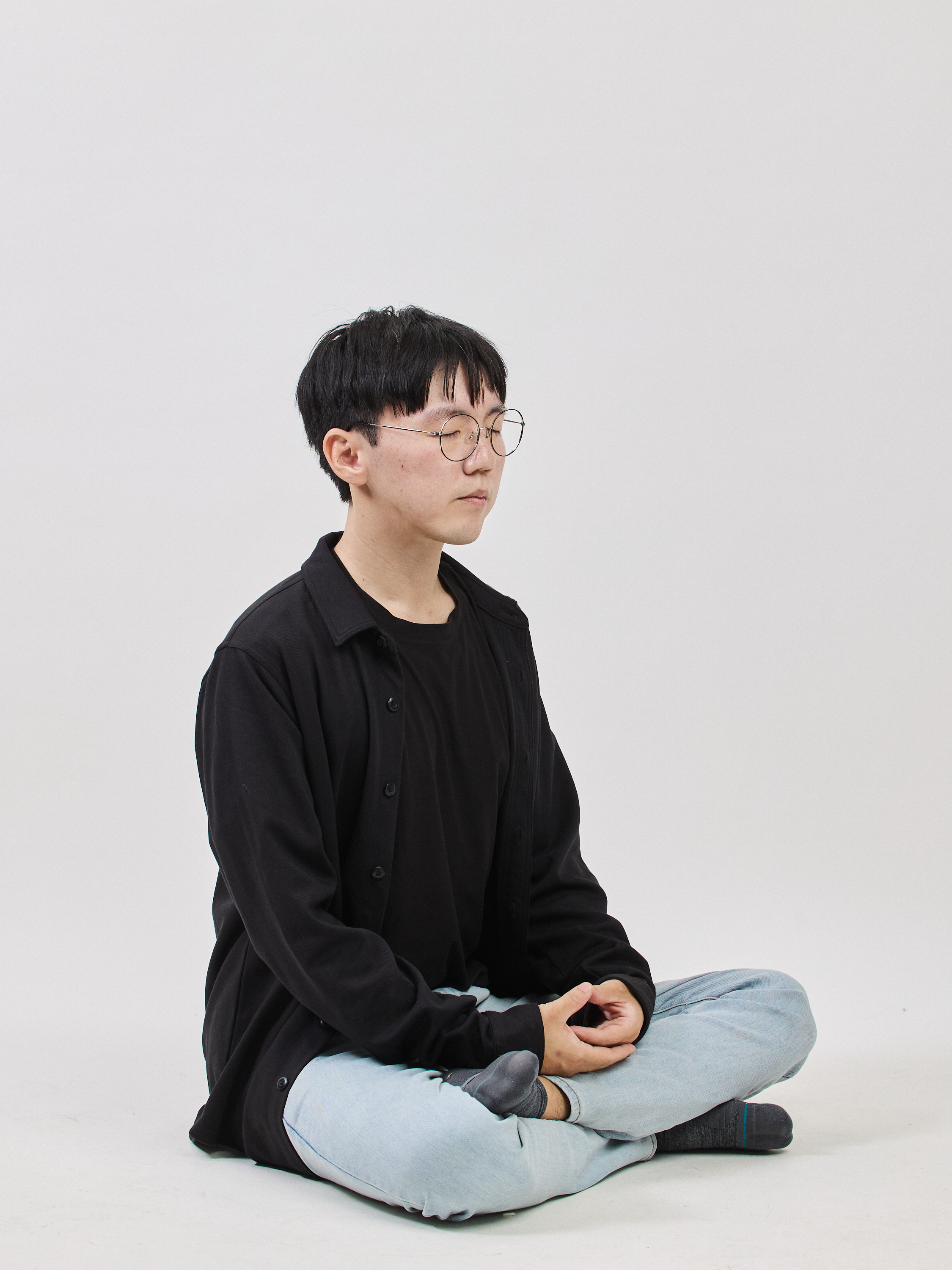 Billy Seol in deep meditation — the foundation of the Locking In skill